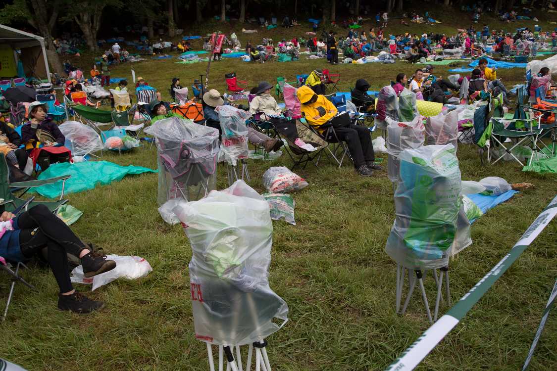 雨対策のいす。