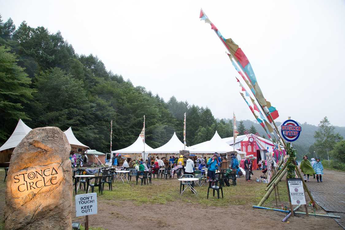 ストーンドサークルの真ん中にある石柱のようなもの。