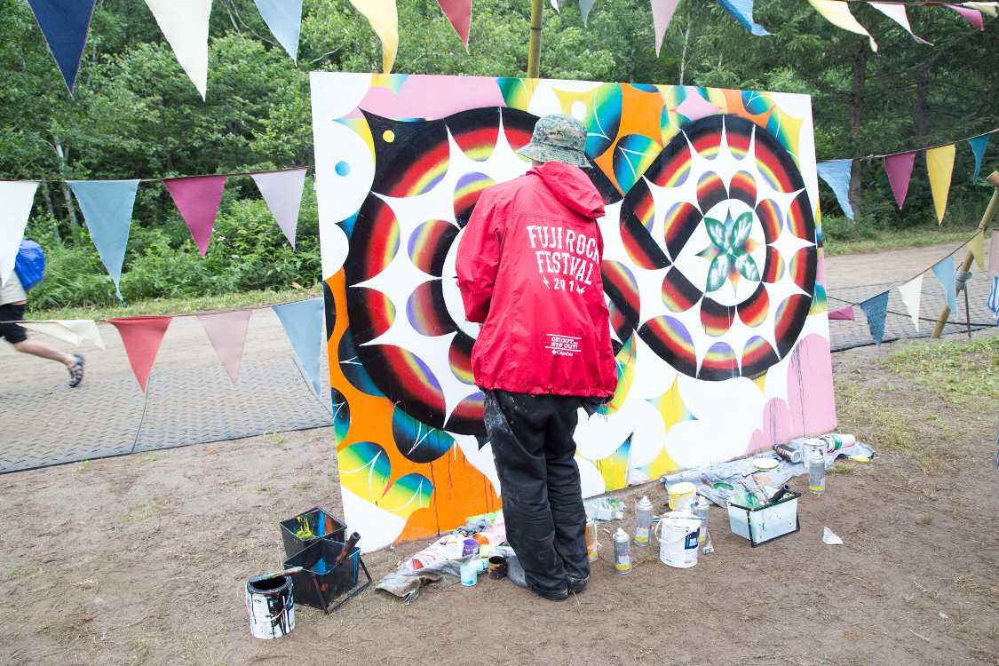 日曜の午後6時15分ごろなので、完成に近い。