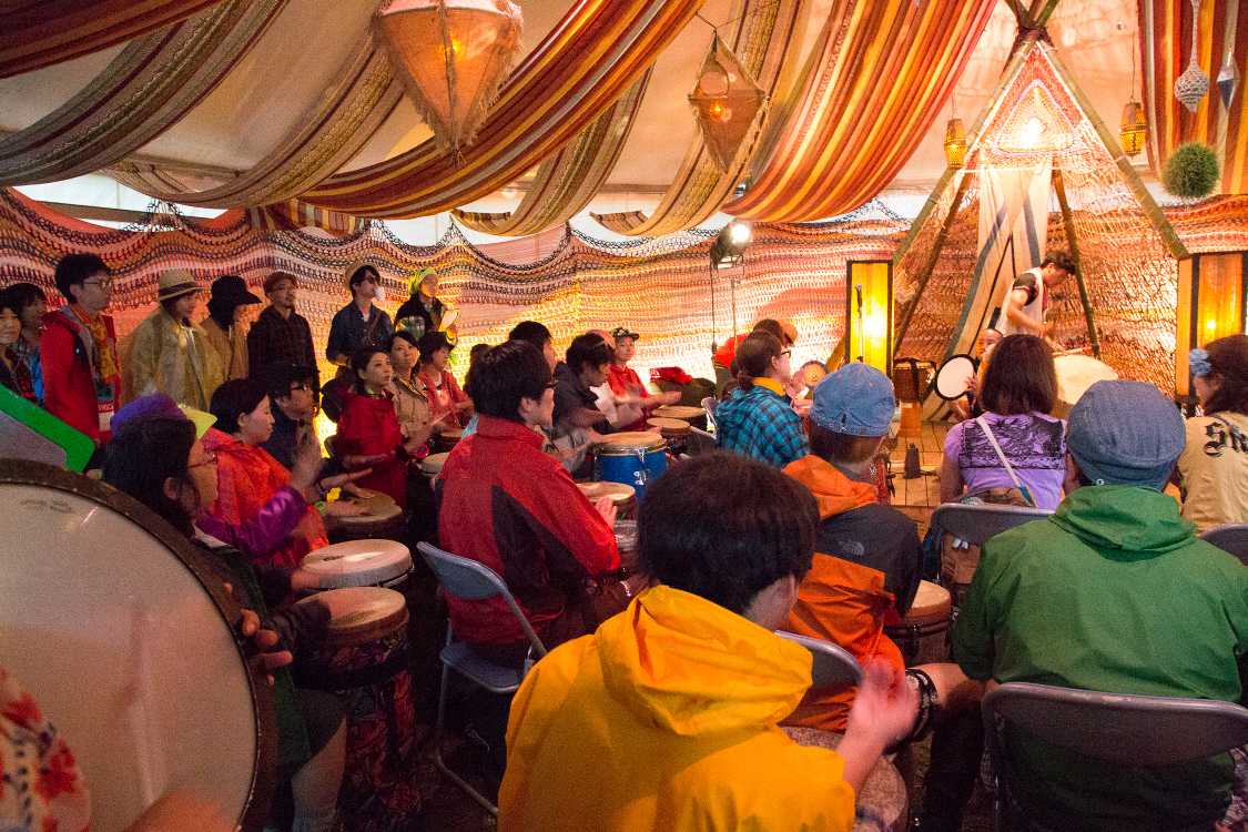 いす席にはパーカッションが置いてある。