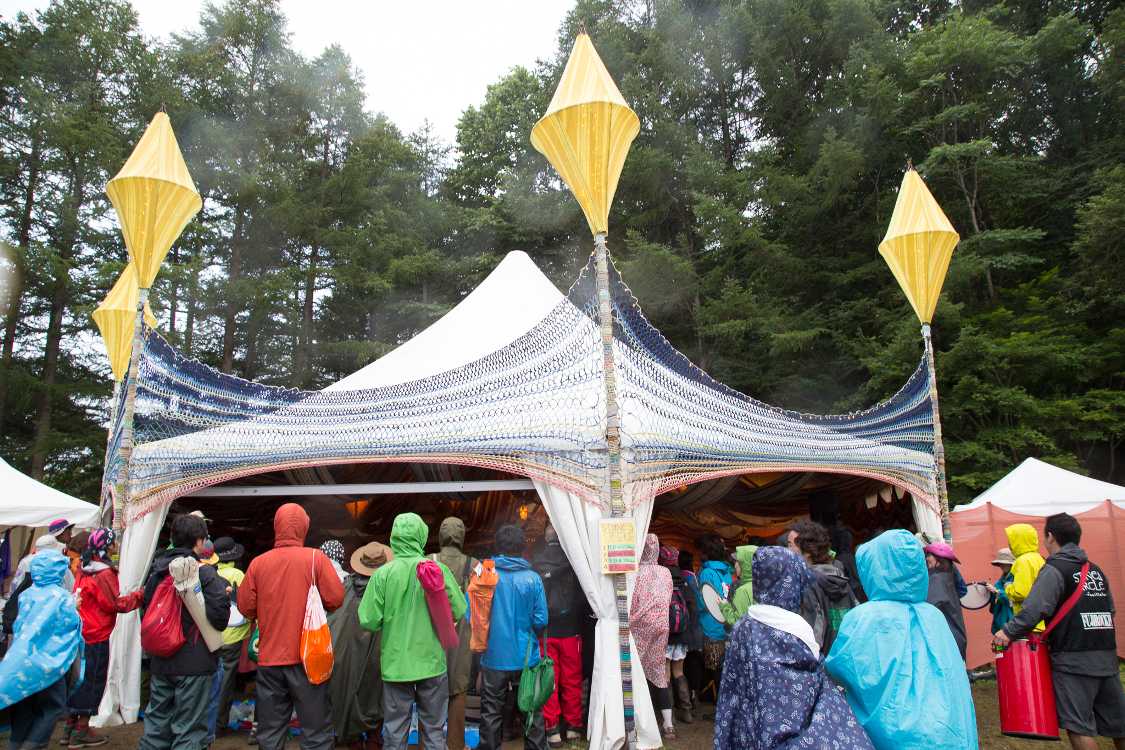 ドラムサークルのテント。