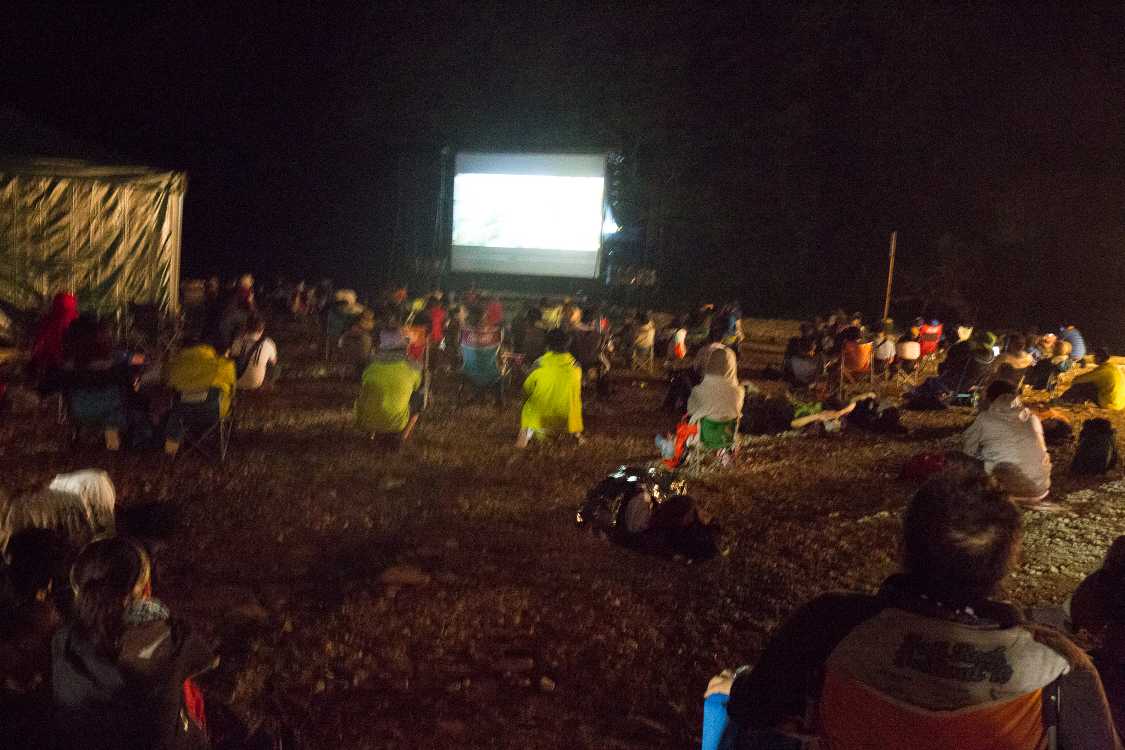 富士映劇。土曜の午前2時10分ごろ。