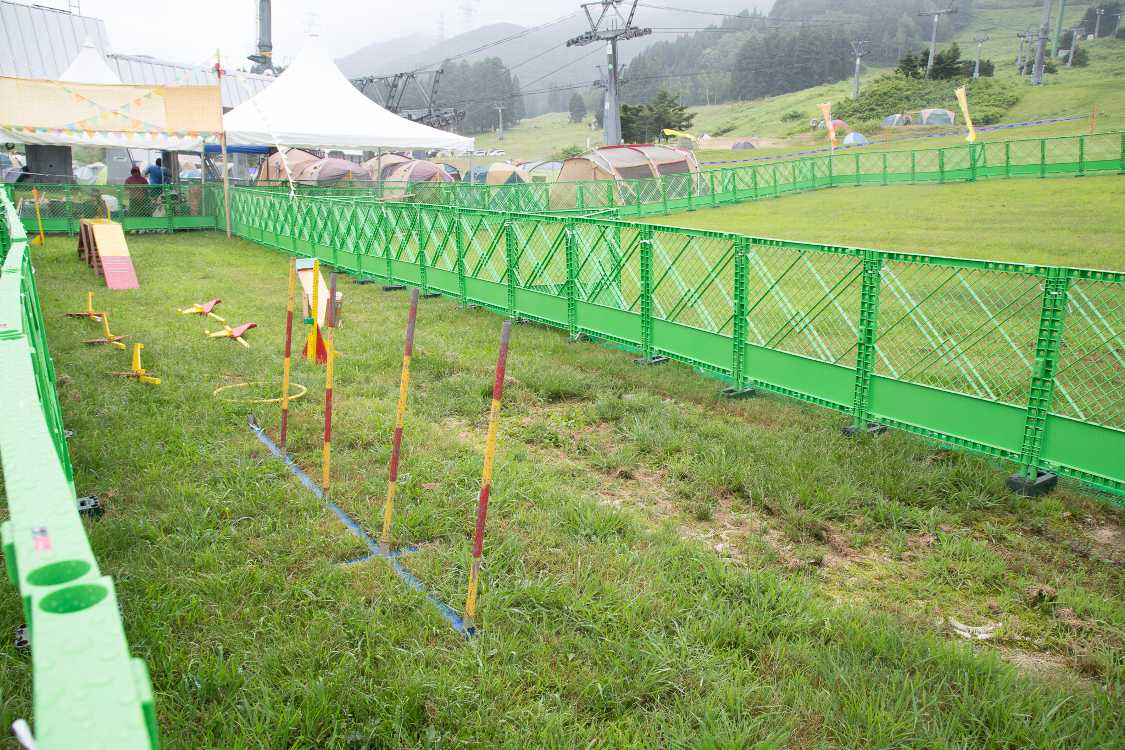 雨のため犬は不在。
