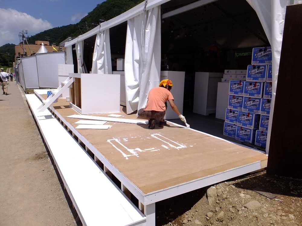 金曜午後0時ごろ。