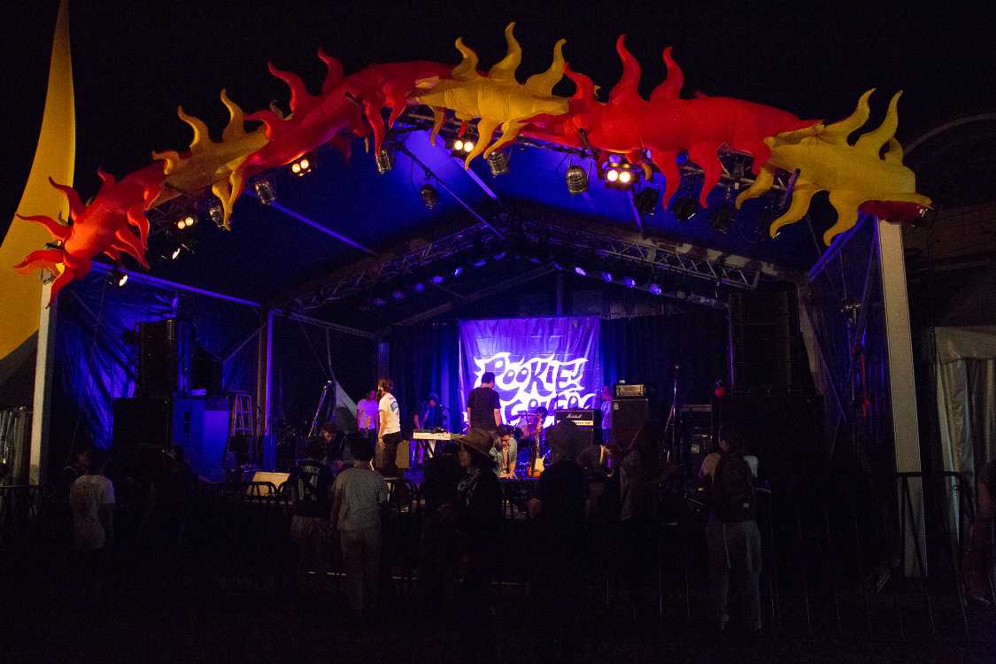 ルーキーアゴーゴーのステージ。