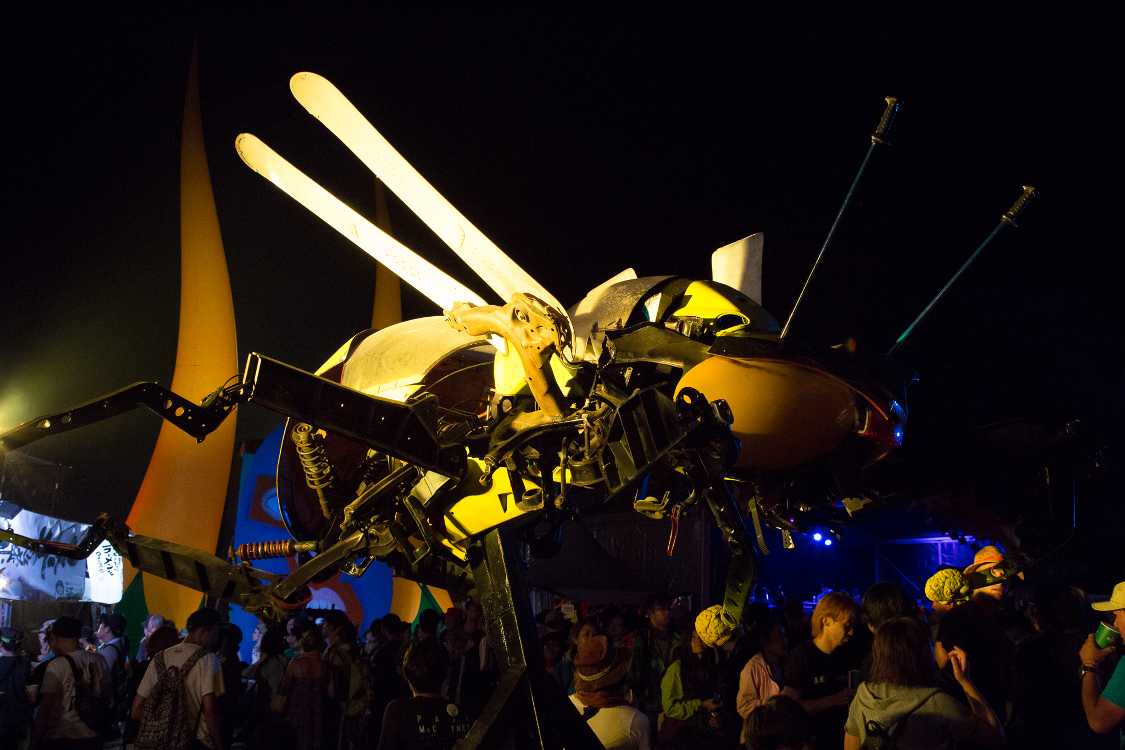 一般的な甲虫に近い造形。