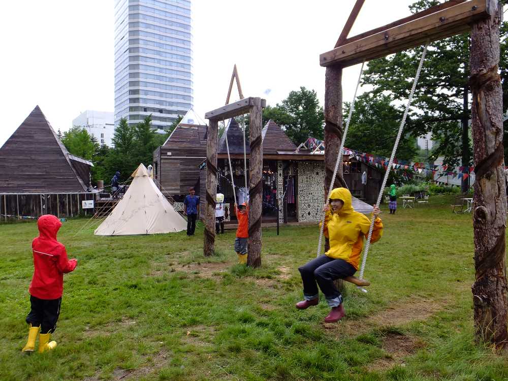 ブランコは2基。