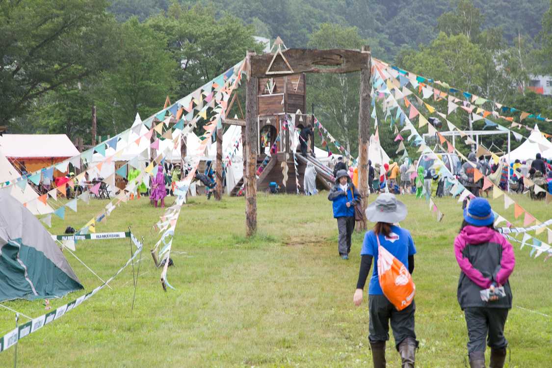 入場ゲートのようなものがある。