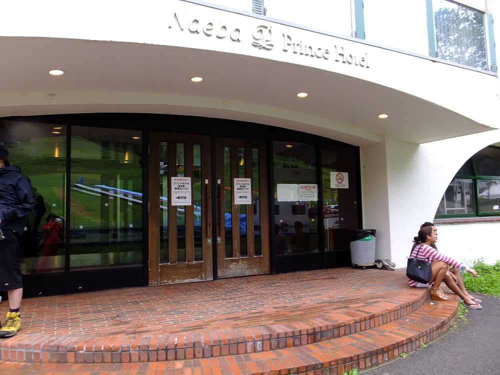 ホテル宿泊者専用出入り口。