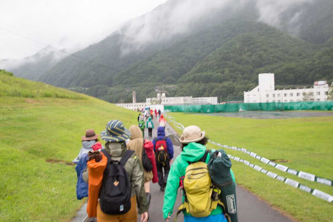 キャンプサイトへ。