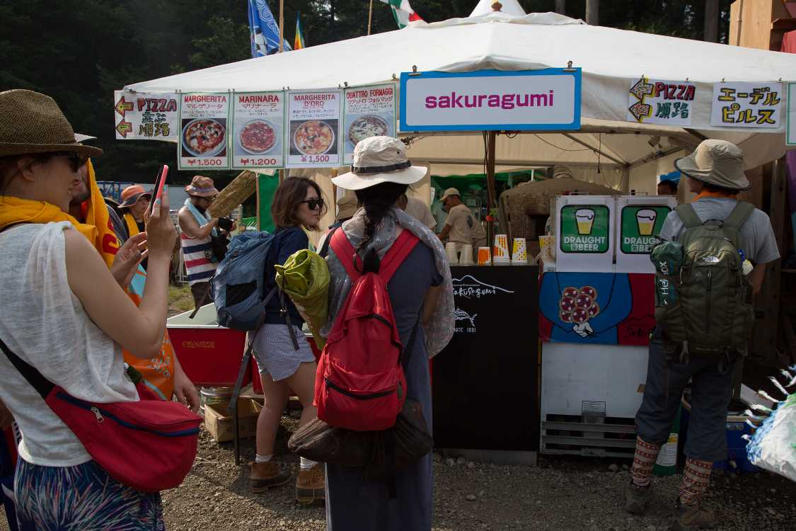 外国人にも読める店名になったさくらぐみ。