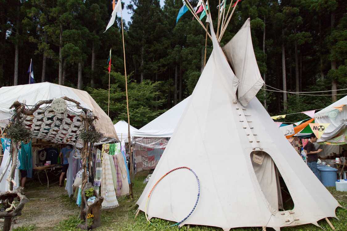 スロータートルの横のテント。