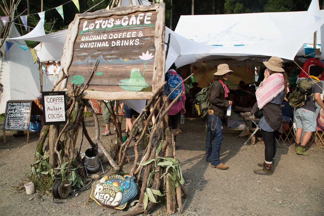 テントの中にカフェがあったと思う。