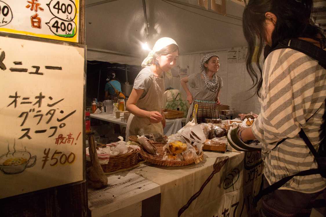 オニオングラタンスープは夕方以降の販売。