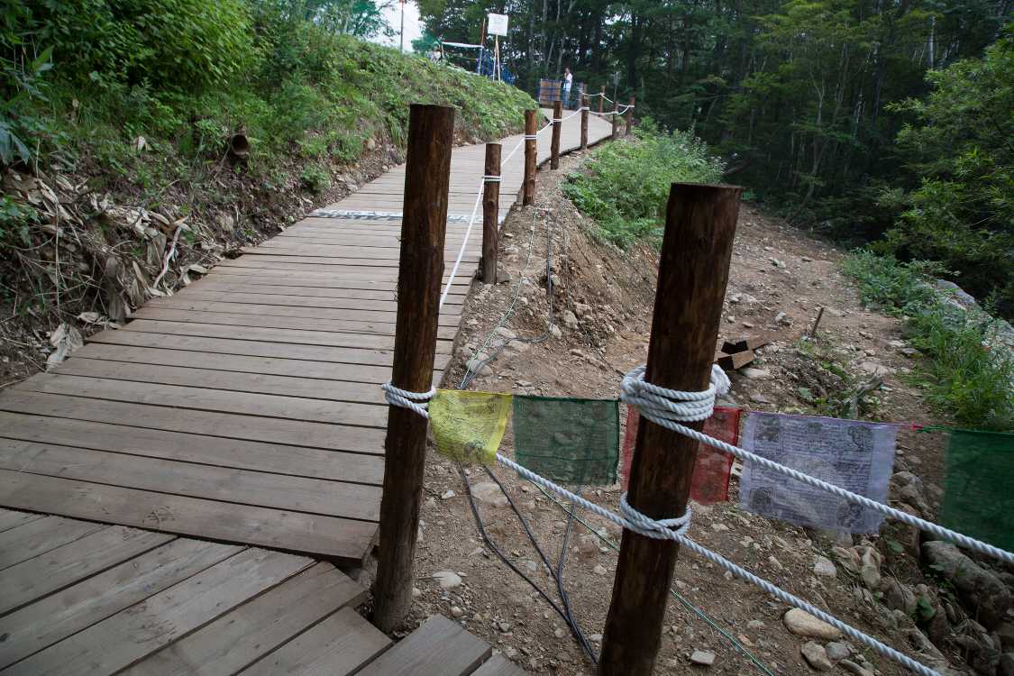 橋からそのまま一直線で出口に続く。