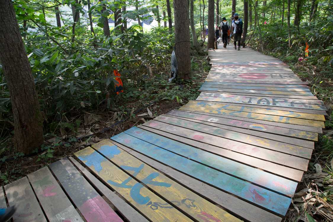 ホワイトステージの横。