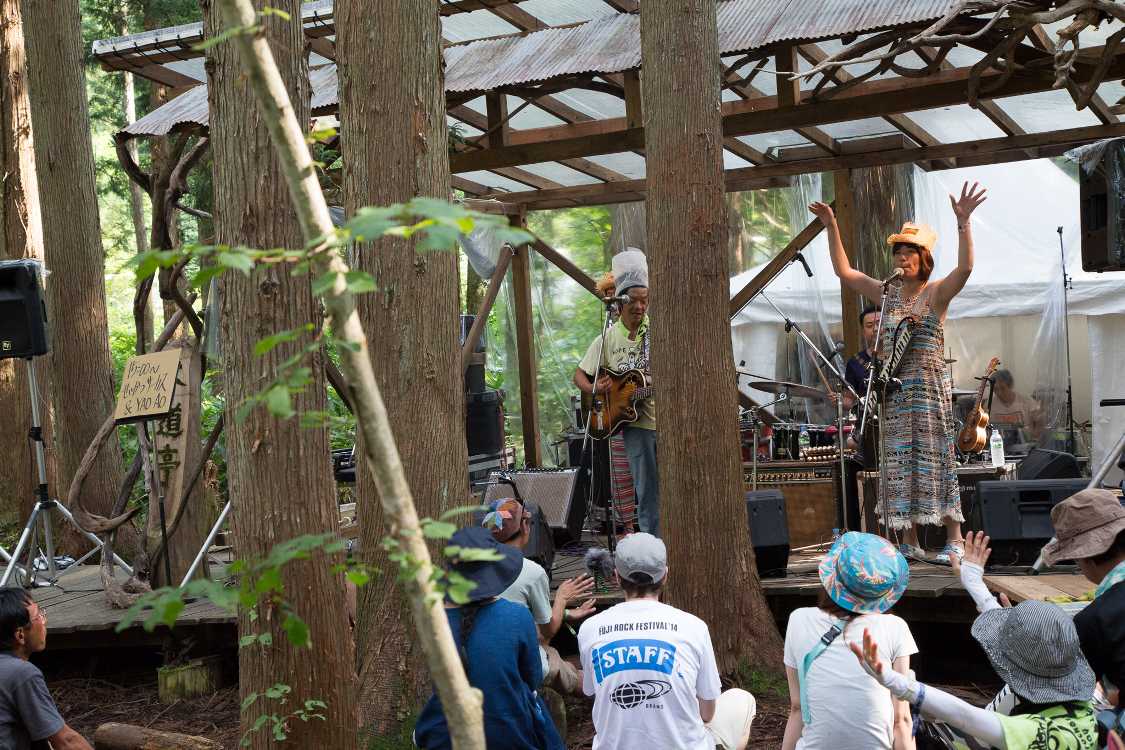 せいかつサーカストリオ&YAOAO。せいかつサーカス単独でフィールドオブヘブンに出演したこともある。