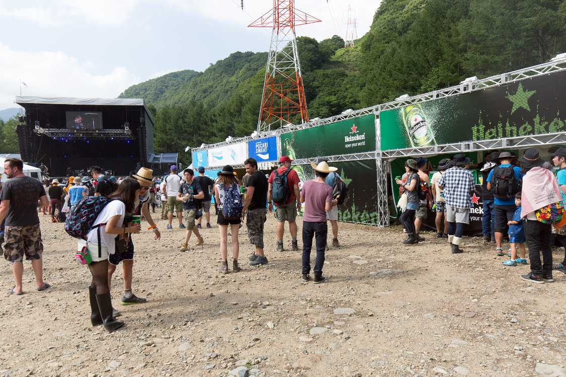 飲食店はハイネケンとポカリスエットだけ。