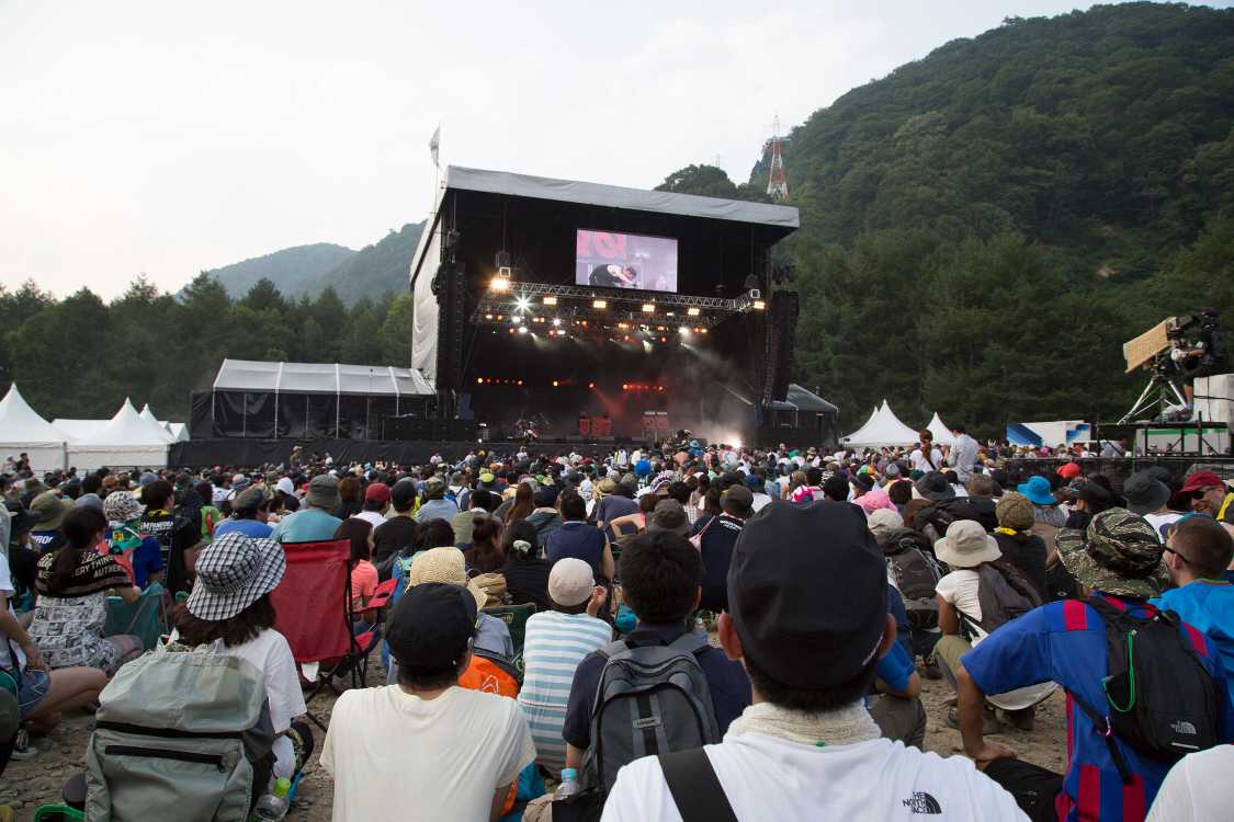 観客が座らされたところ。