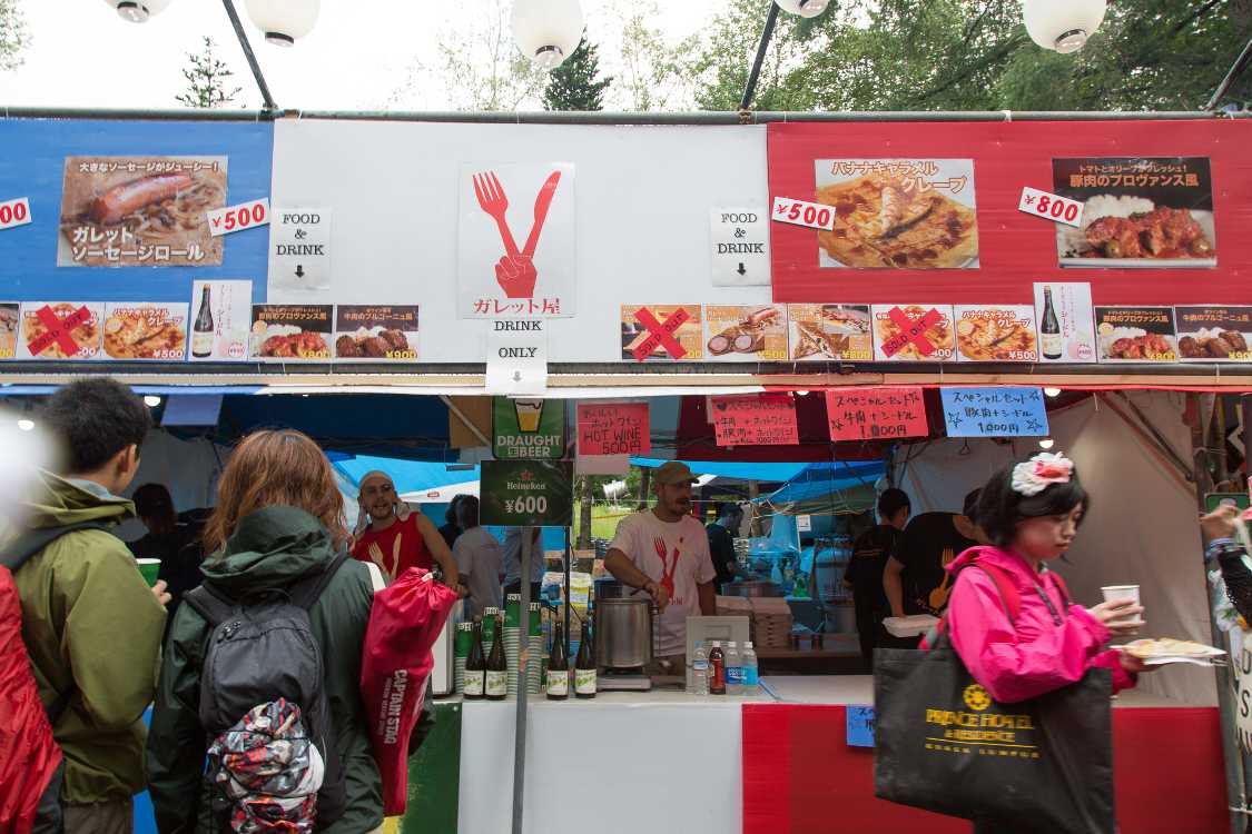 ガレット屋。7店しかないワールドレストランにフランスが2店もある。料理と飲料で棲み分け。