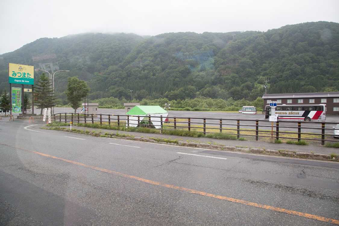 途中のみつまた駐車場。