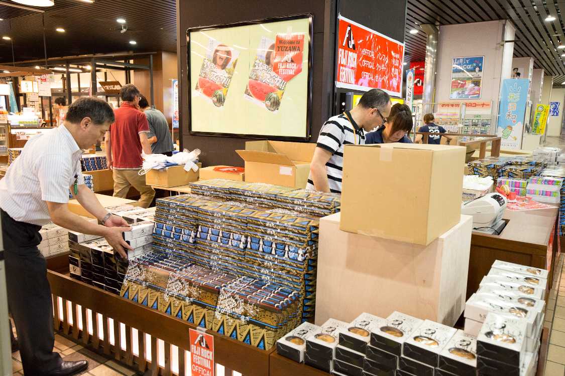 臨時に設置している店とみられます。