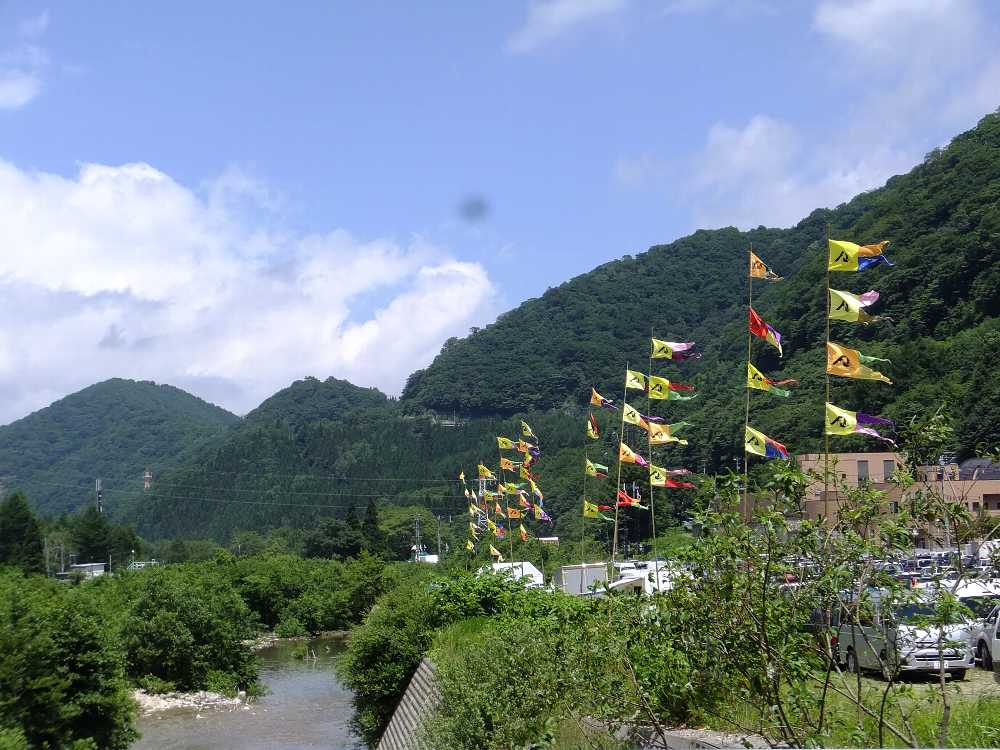 中央にレンズのごみがあります。