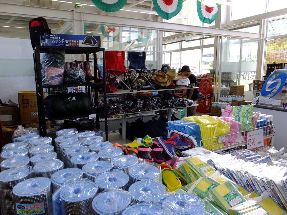 キャンプ用品はひととおり揃っている。