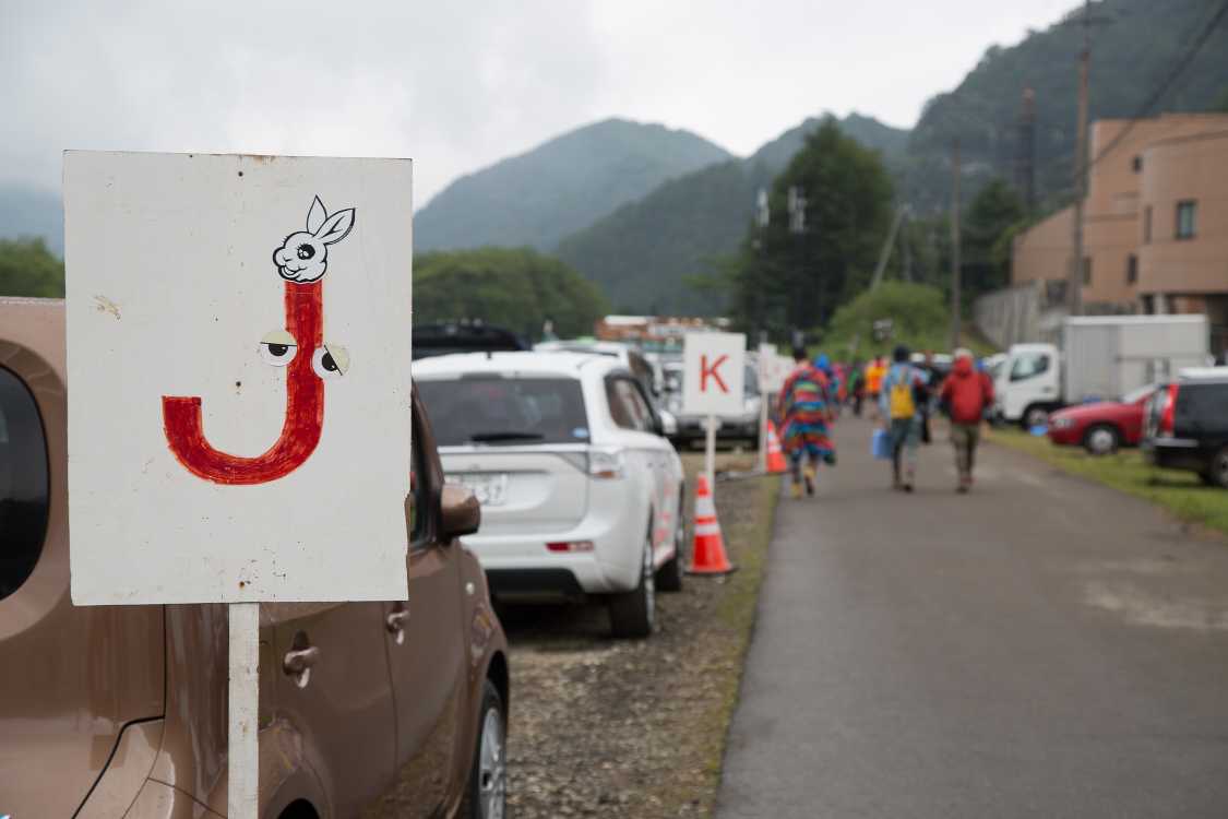 ステッカーも貼りすぎると表示の役割を果たさなくなる。