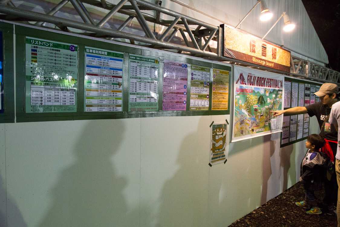 左はZカードのデザインと同じなので流用しているとみられる。