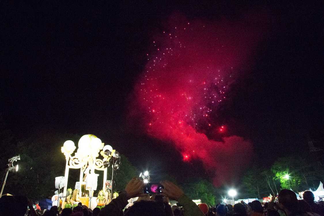 グリーンステージからオアシスエリア方向にゆっくり空気が動いていたと推測できる。