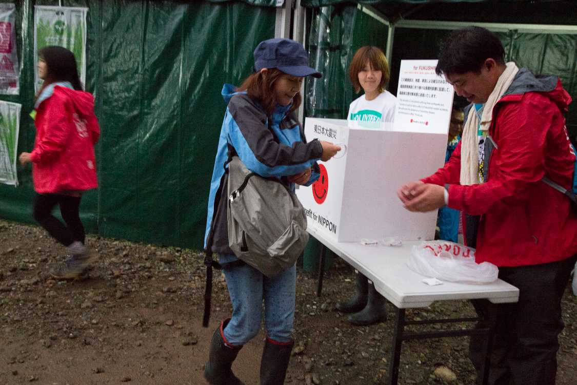 寄託するとリストバンドがもらえる。