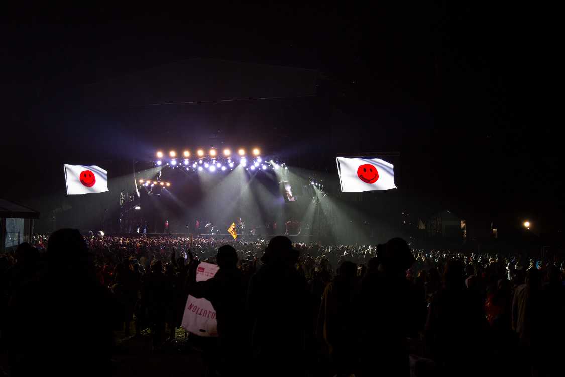 月曜の午前0時40分ごろ。まだたくさん人がいる。