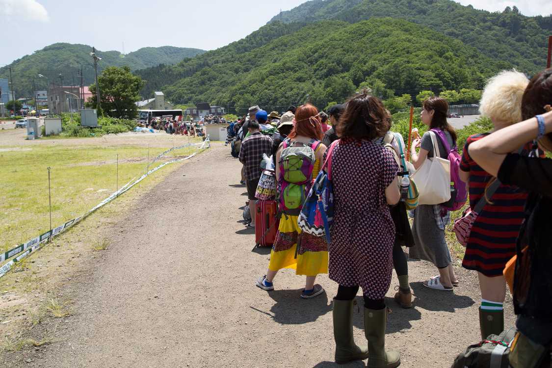 月曜午前11時40分ごろの行列。