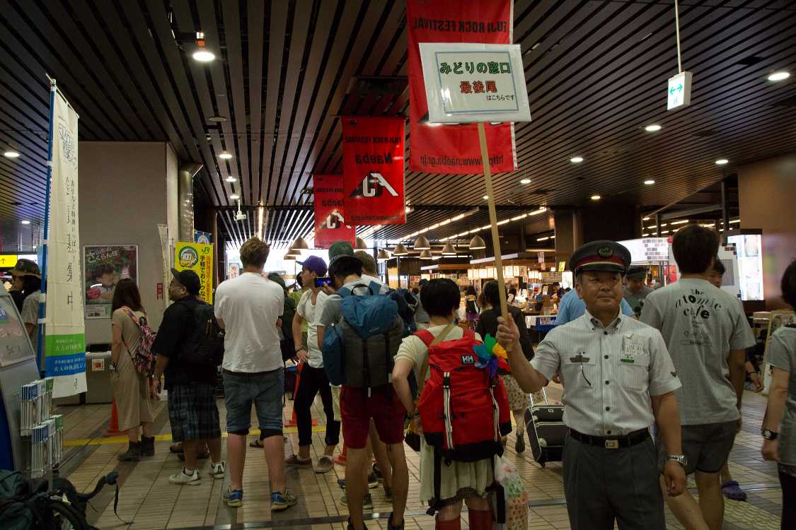 行列に並ぶより先に買った方が時間的にも得だ。