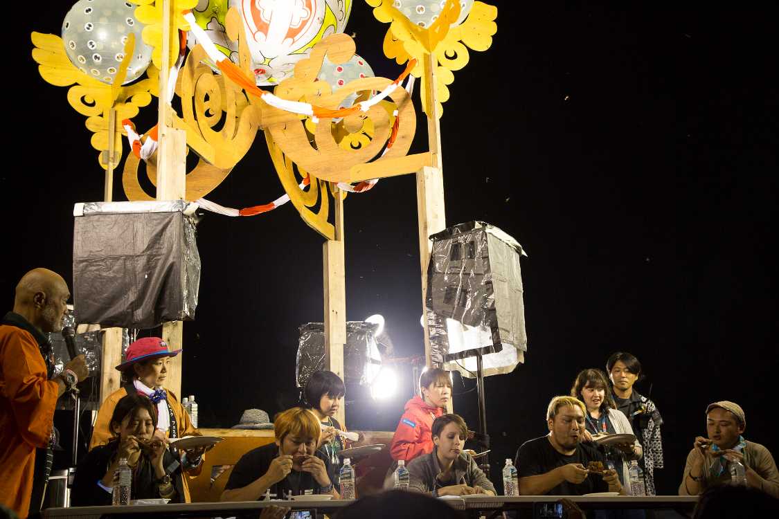 今年はスペアリブ。女性には厳しいか。