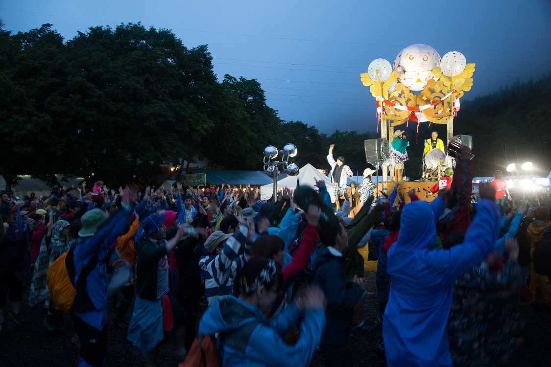 苗場音頭は午後7時に終了。