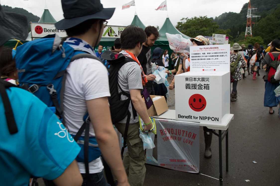 金曜はまだ濡れていました。