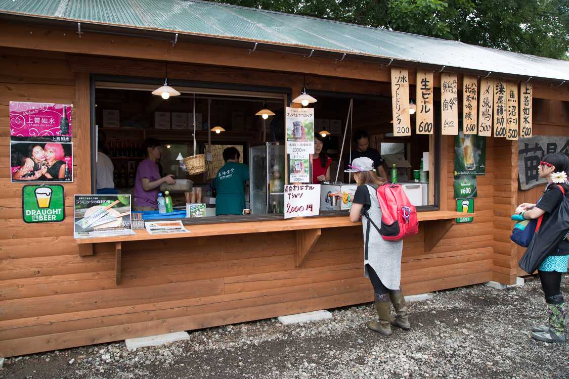 左側は飲料中心。