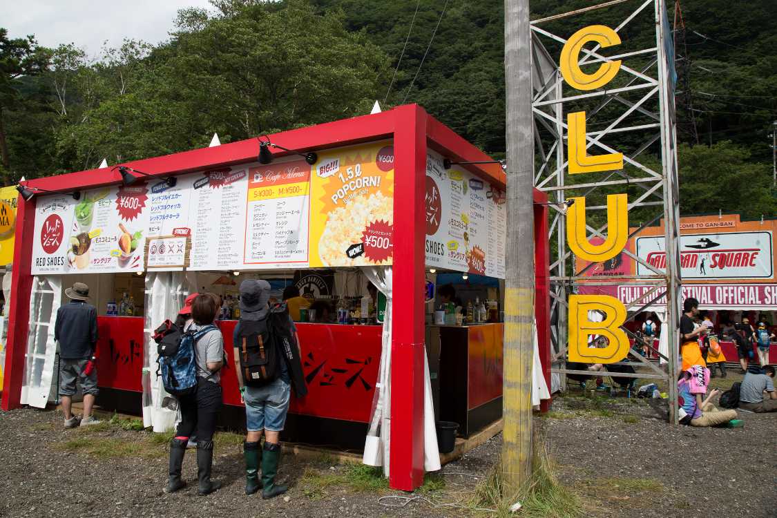 レッドシューズ。