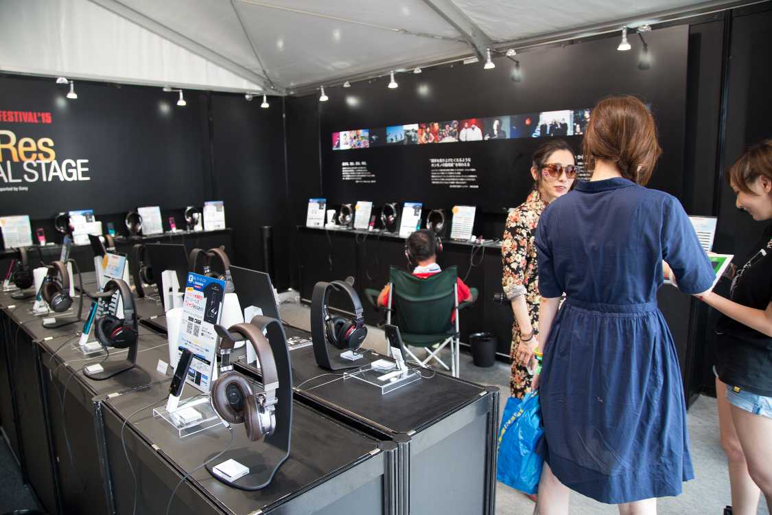 ヘッドフォンではなく音源のPRです。