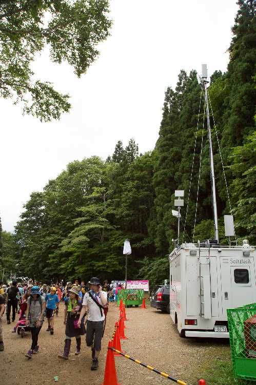 近くにソフトバンクの移動基地局もある。