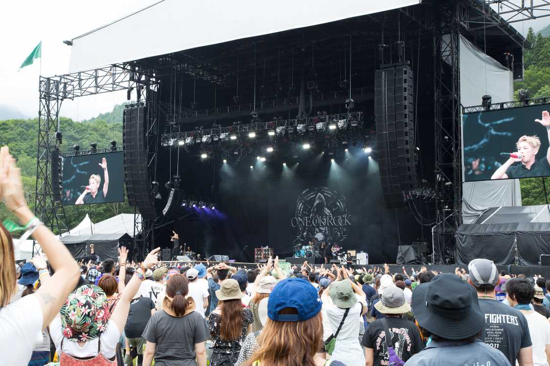 ワン・オクロック。日本の若手ロックバンドの中では曲も演奏も高水準。