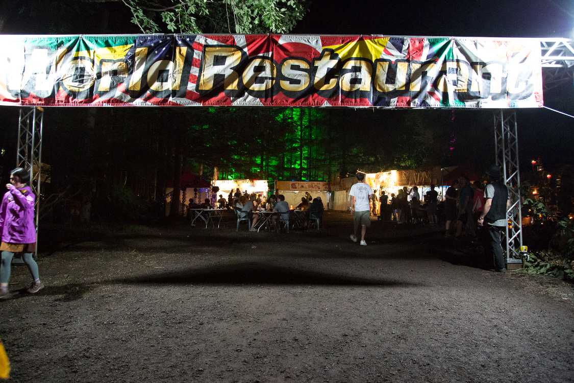 土曜午前1時55分ごろ。