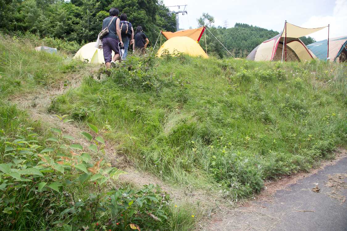 Fサイトに舗装された道はない。