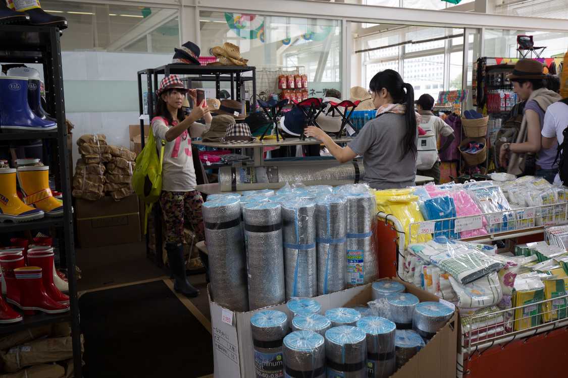 フジロック期間中は一時的にフジロック関連の商品が並ぶ。