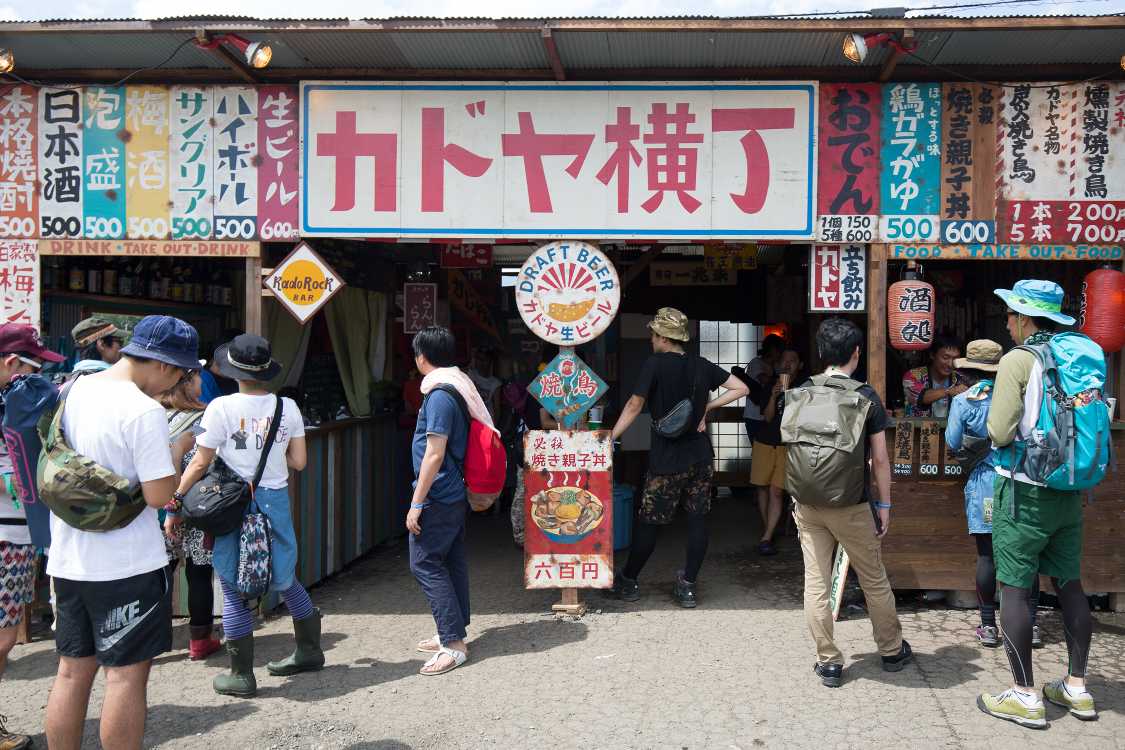 カドヤ横丁。内部に入れる。