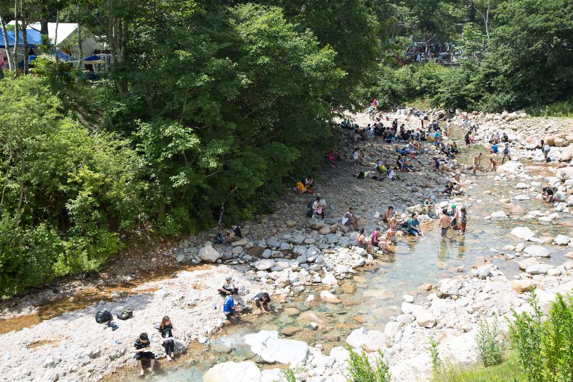 オアシスエリアの河川敷。