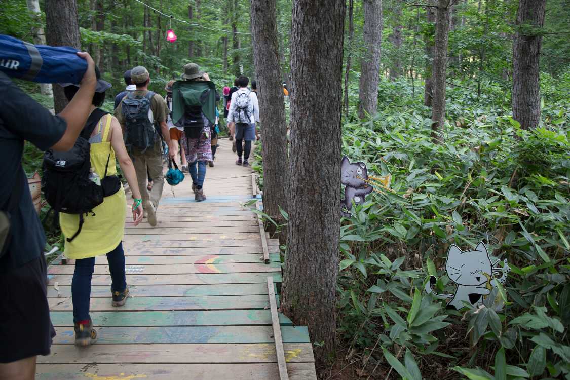 昨年までのウサギに代わり、ネコが多数装飾されている。