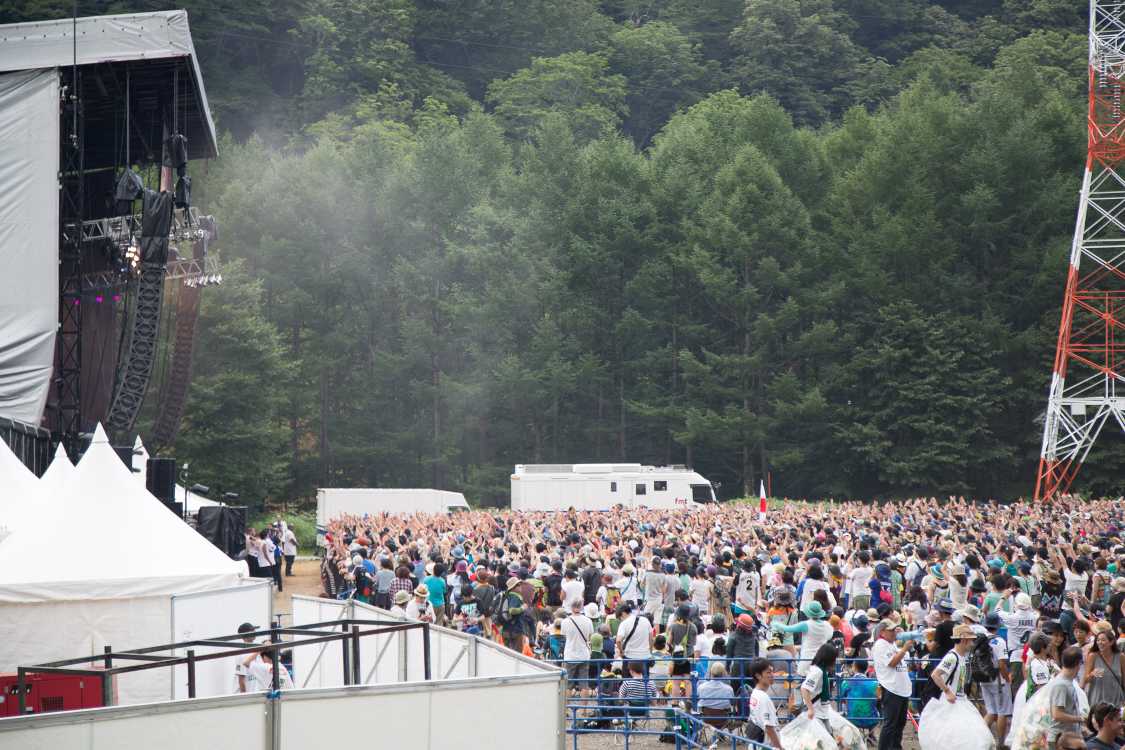 ホワイトステージを横から。